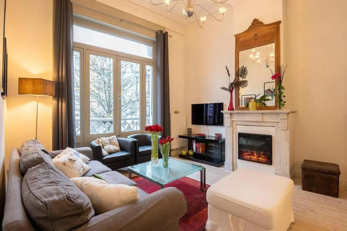 Spacious 7-Bed House In Oostende City