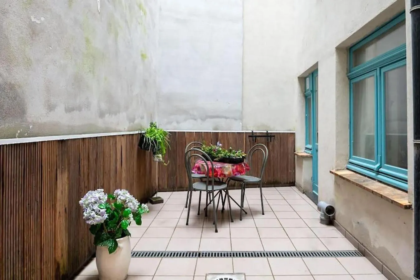 Spacious 7-Bed House In Oostende City Holiday home Ostend